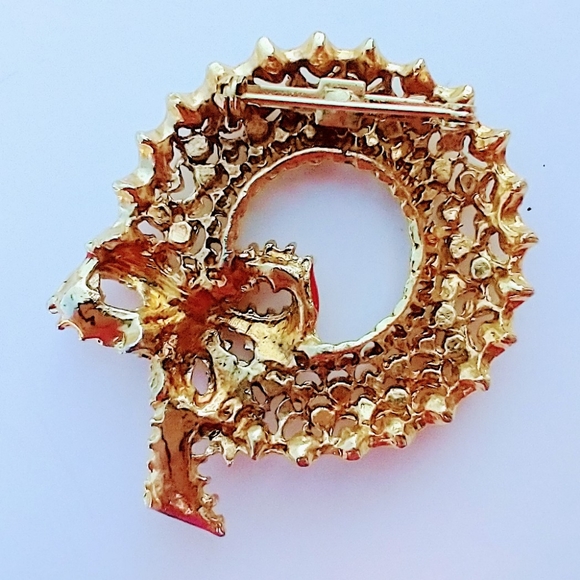 Christmas Wreath Brooch - Picture 2 of 4
